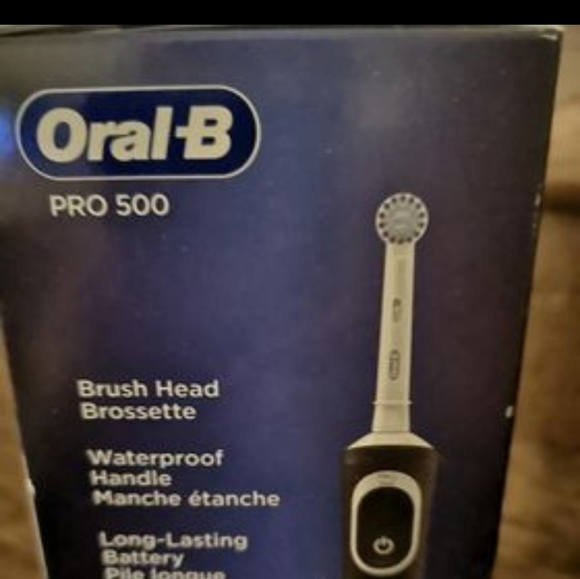 The Oral-B Pro 500 Rechargeable Electric Toothbrush - Picture 10 of 10